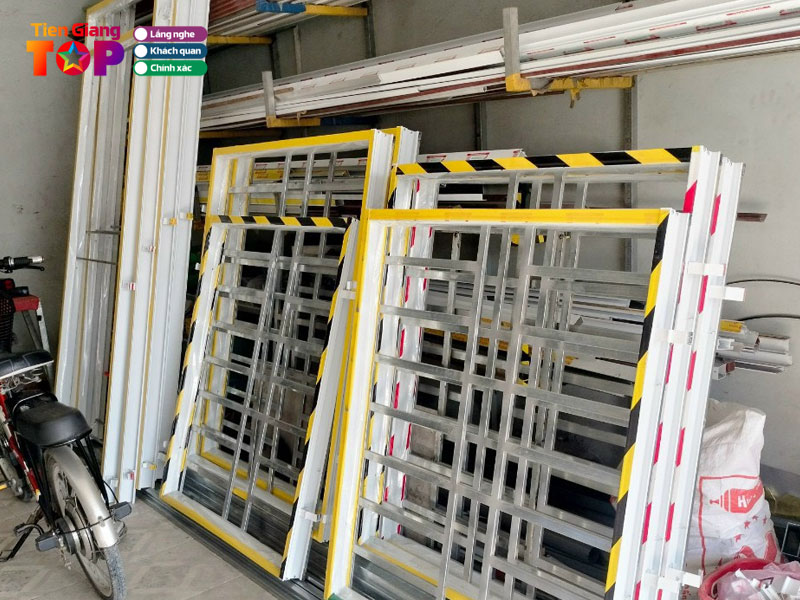 Nhom-kinh-anh-tuan-chau-thanh-tiengiangtoplist