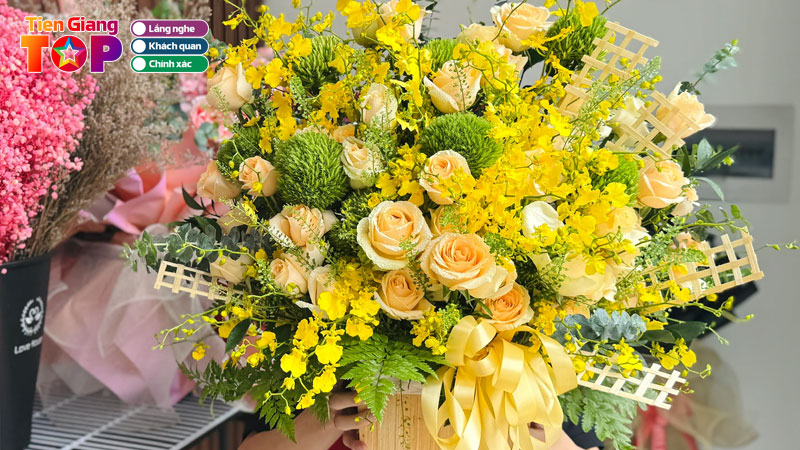 Top-6-shop-hoa-tuoi-tai-go-cong-nhieu-mau-giao-tan-noi-tiengiangtoplist